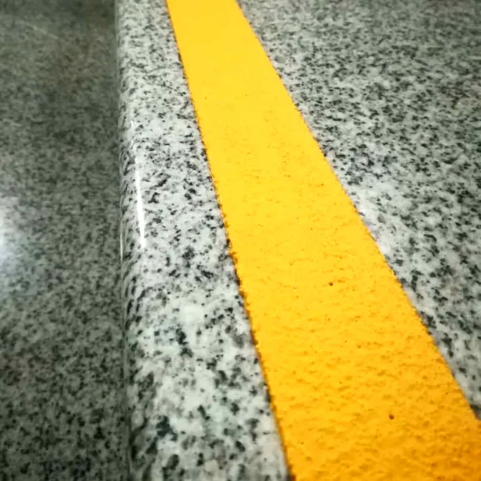 Anti slip TRake R12 za staze